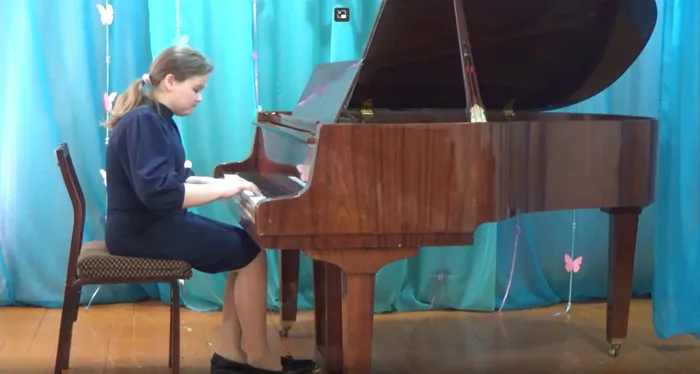 Лобенко Элина